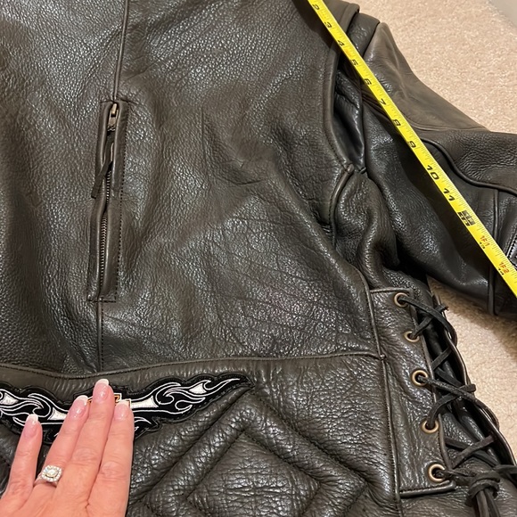 Leather riding jacket - Picture 8 of 11